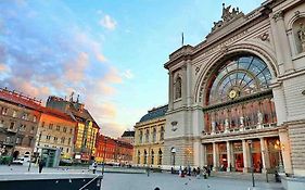 Keleti Palyaudvar Train Station-Home